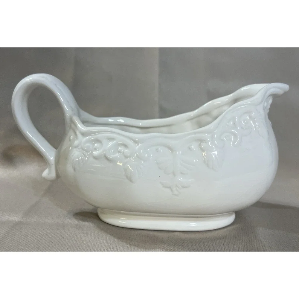 VTG GRAVY‎ BOAT OFF WHITE WITH EMBOSSED SCROLL~ BICO CHINA (2496)